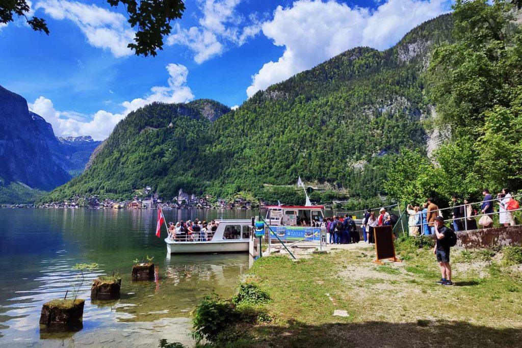 El ferry que te permite visitar Hallstatt si viajas en tren por la región