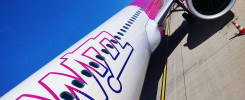 un avión de wizzair