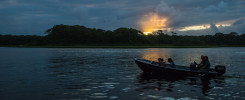 Moverse por Tortuguero en barca, Costa Rica